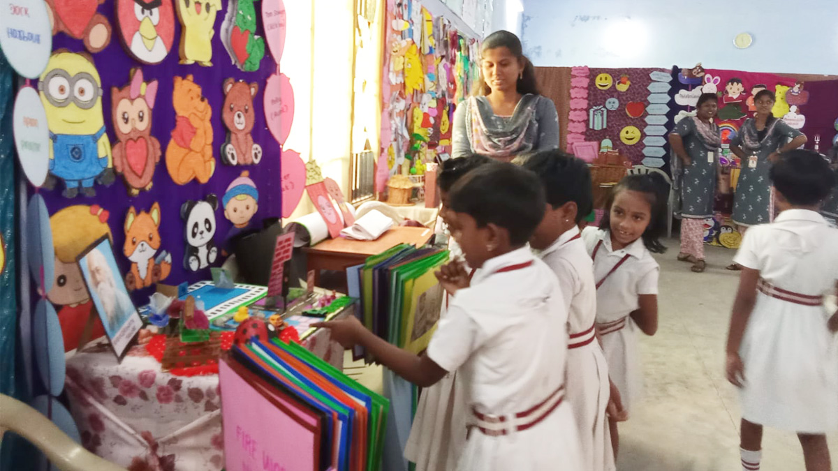 Teaching Aids Exhibition Photo 01